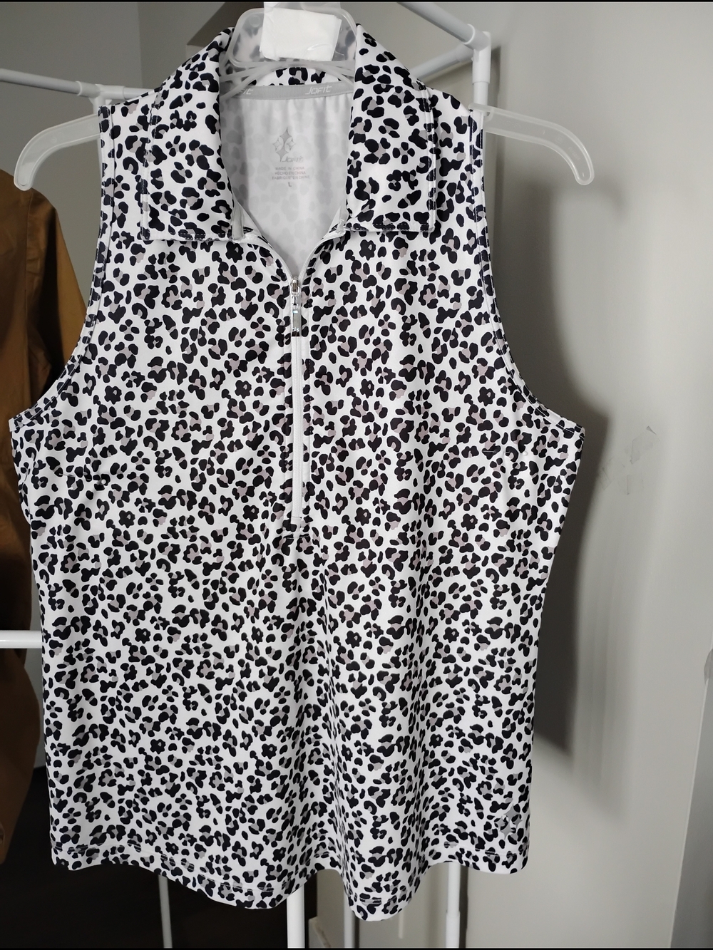 JOFIT Women Black/White Leopard Print 3/4 Front Zip Sleeveless Collar Tank Top